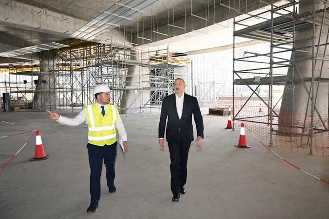 Prezident Zəfər parkında aparılan tikinti işləri ilə tanış oldu — FOTOLAR Prezident Zəfər parkında aparılan tikinti işləri ilə tanış oldu — FOTOLAR