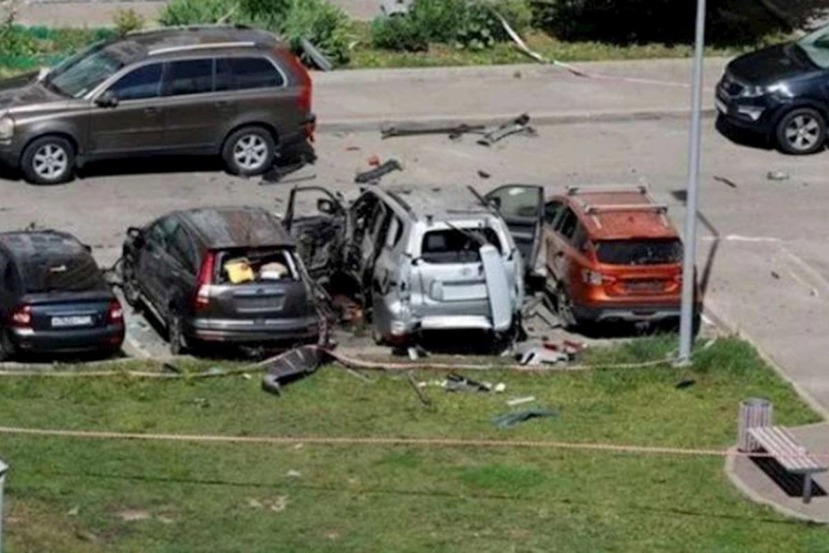 Moskvada Hərbi Kəşfiyyat Xidmətinin avtomobilinə bomba yerləşdirildi — 2 yaralı