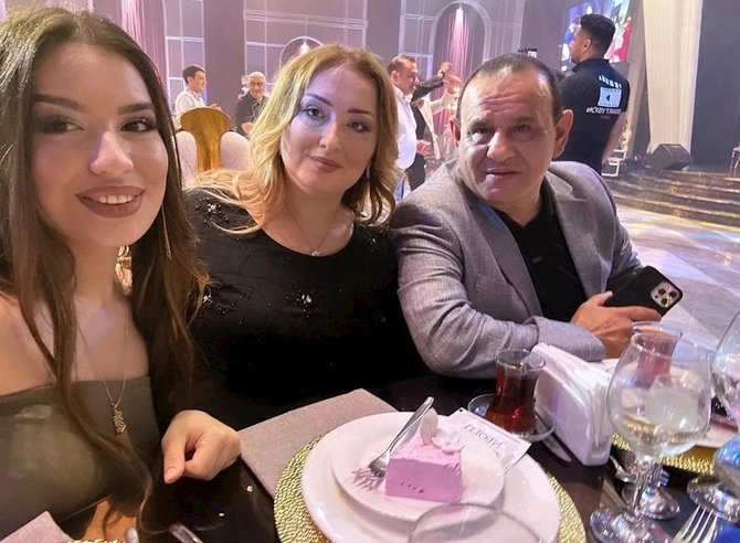Tacir Şahmalıoğlunun qızı — FOTOLAR Tacir Şahmalıoğlunun qızı — FOTOLAR