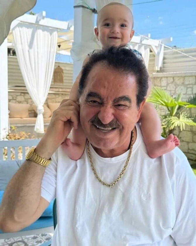 Tatlısəs ilk dəfə nəvələri ilə — FOTOLAR