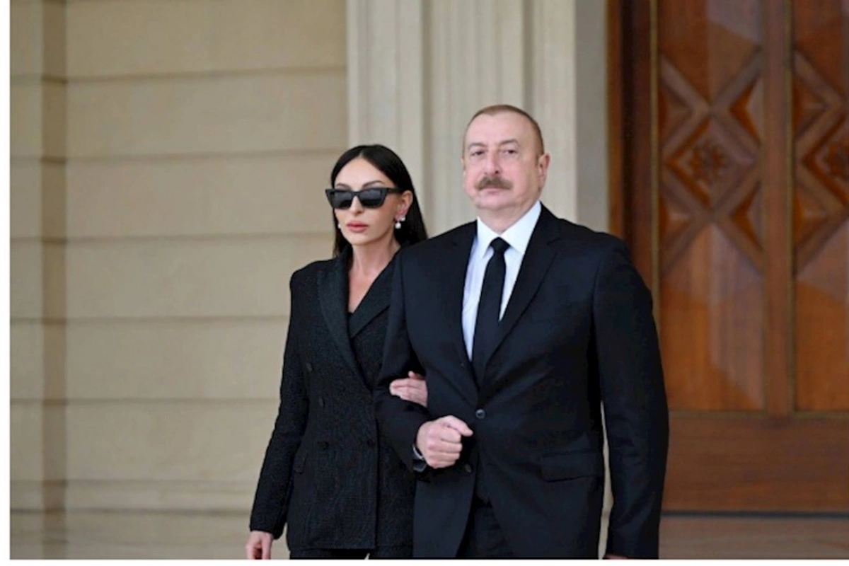 İlham Əliyev və Mehriban Əliyeva Hidayət Heydərova zəng edərək onu təbrik ediblər