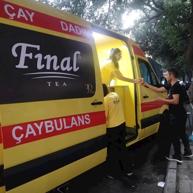 “Çaybulans” şəhərdəki gəzintisinə davam edir — FOTOLAR