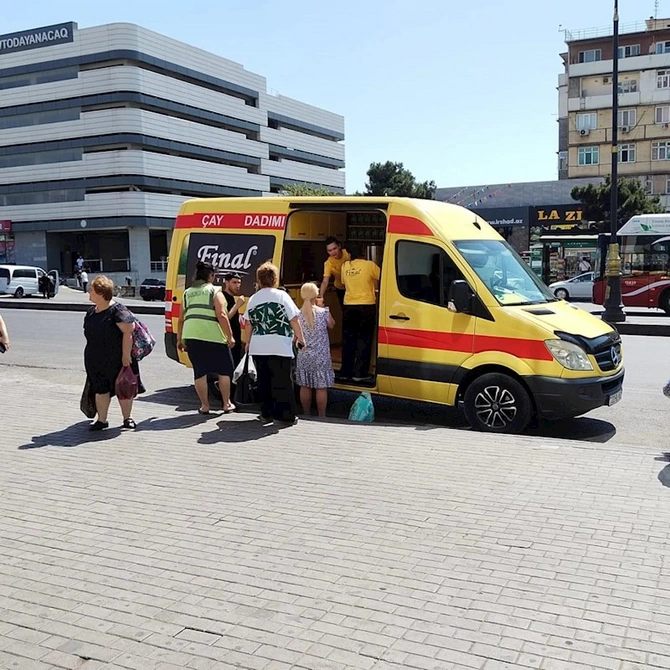 “Çaybulans” şəhərdəki gəzintisinə davam edir — FOTOLAR