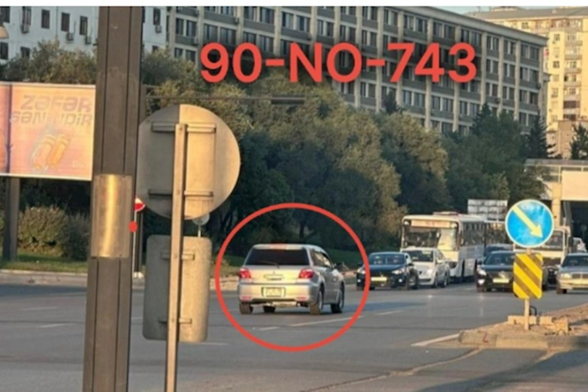 Yolu səhv saldı, avtomobili maşınların üzərinə sürdü — FOTOLAR