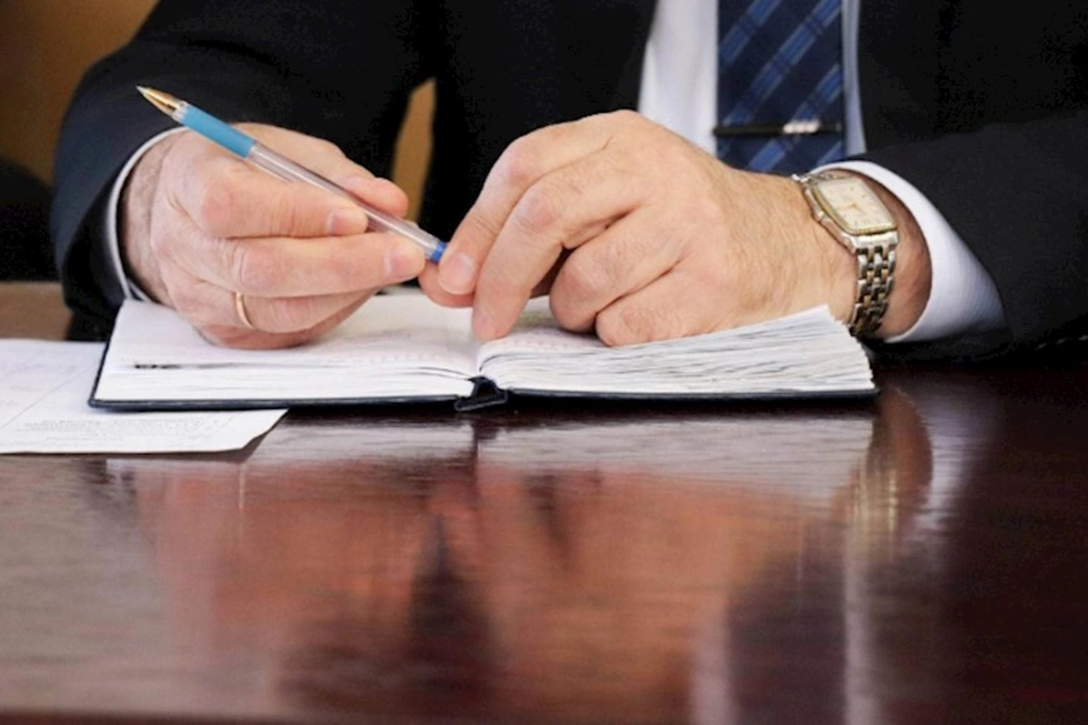 Sərxoş halda adam bıçaqlayan deputatlığa namizədin FOTOSU