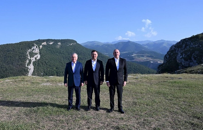 Azərbaycan, Özbəkistan və Qırğızıstan prezidentləri Şuşada gəziblər — FOTOLAR