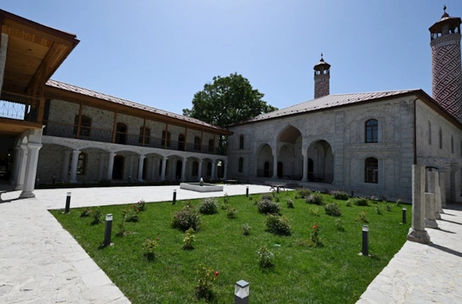 Şuşada Aşağı Gövhər Ağa məscidinin açılışı — FOTOLAR (YENİLƏNİB) Şuşada Aşağı Gövhər Ağa məscidinin açılışı — FOTOLAR (YENİLƏNİB)