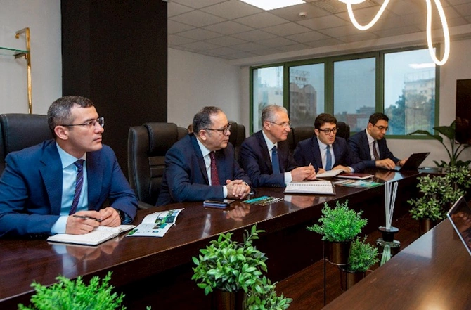 Muxtar Babayev Konqonun ekologiya naziri ilə görüşdü — FOTOLAR