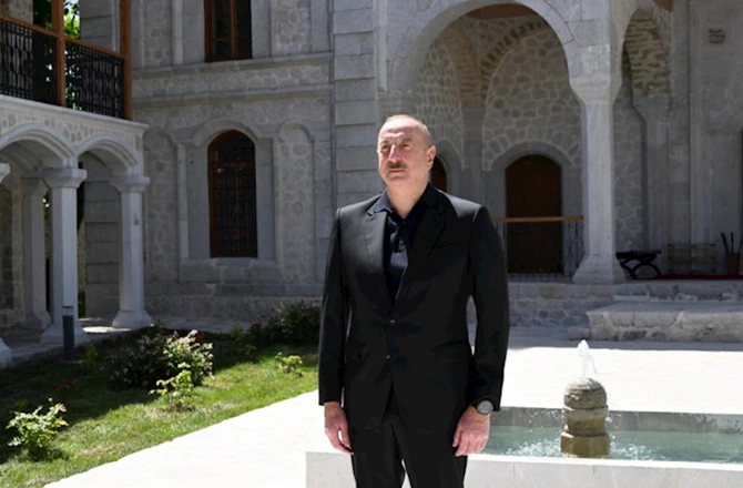 Şuşada Aşağı Gövhər Ağa məscidinin açılışı — FOTOLAR (YENİLƏNİB) Şuşada Aşağı Gövhər Ağa məscidinin açılışı — FOTOLAR (YENİLƏNİB)