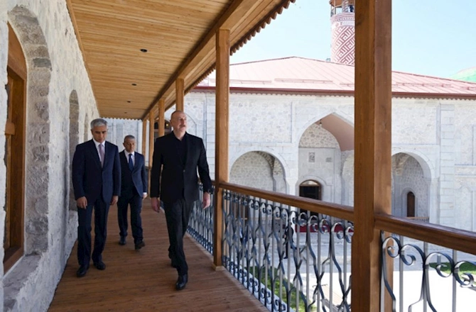 Şuşada Aşağı Gövhər Ağa məscidinin açılışı — FOTOLAR (YENİLƏNİB) Şuşada Aşağı Gövhər Ağa məscidinin açılışı — FOTOLAR (YENİLƏNİB)
