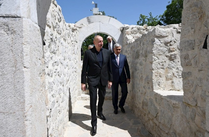 Şuşada Aşağı Gövhər Ağa məscidinin açılışı — FOTOLAR (YENİLƏNİB) Şuşada Aşağı Gövhər Ağa məscidinin açılışı — FOTOLAR (YENİLƏNİB)