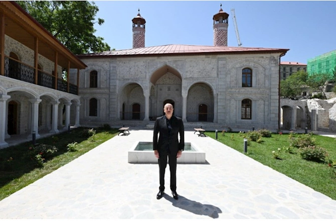 Şuşada Aşağı Gövhər Ağa məscidinin açılışı — FOTOLAR (YENİLƏNİB) Şuşada Aşağı Gövhər Ağa məscidinin açılışı — FOTOLAR (YENİLƏNİB)
