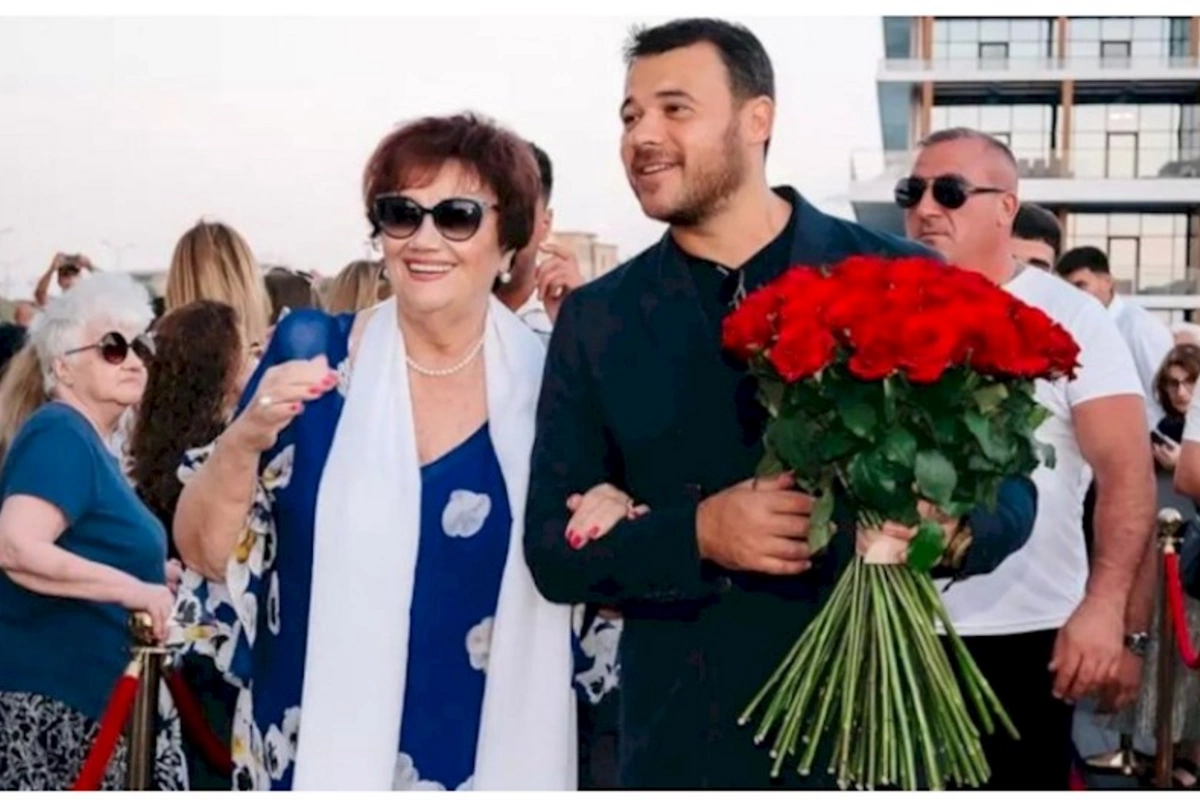 Xalq artistindən Xalq artistinin xanımına dair paylaşım