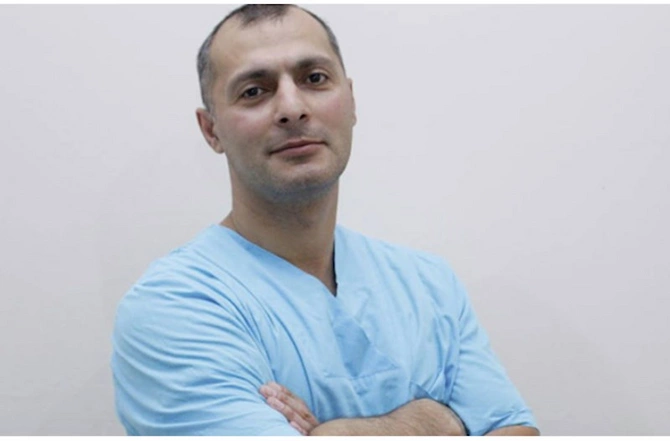 Burun əməliyyatına girən qadının gözündə çəplik yarandı — FOTOLAR