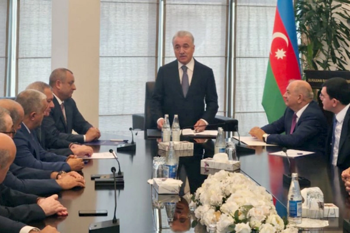 Adil Əliyev kollektivə təqdim olundu