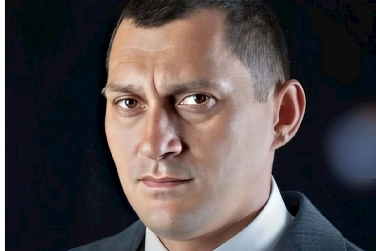 Adam bıçaqlayan deputatlığa namizəd həbs edildi