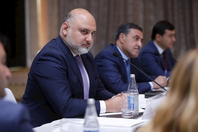 Tikintiyə icazələrin verilməsi sahəsində təkmilləşmələr və kommunikasiya üzrə Yol Xəritəsinin təqdimatı keçirildi — FOTOLAR
