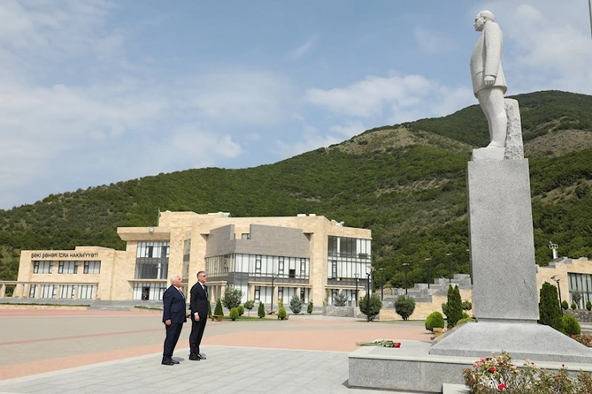 Baş direktor Şəki şəhərində vətəndaş qəbulu keçirib — FOTOLAR
