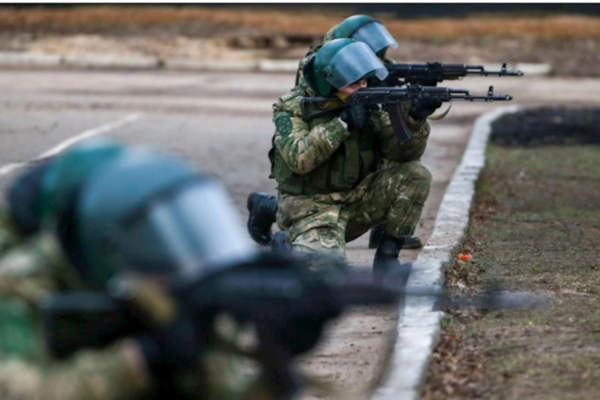 Lukaşenko Belarus ordusuna Ukrayna ilə sərhədə yerləşmək barədə göstəriş verib
