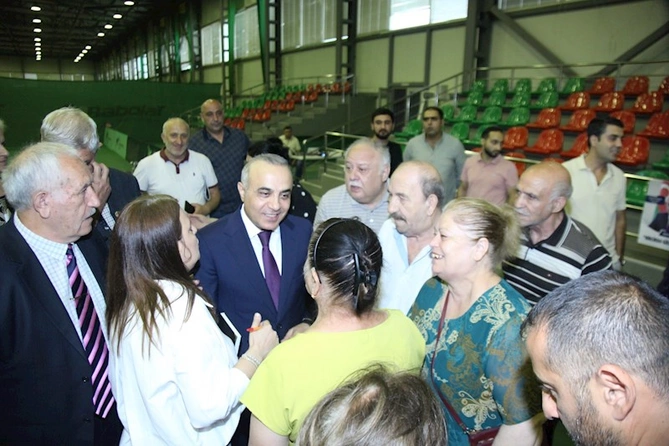 Azay Quliyevin izdihamlı görüşü — Seçici: “O, yalnız vəd vermir, sözünə əməl edir” (FOTOLAR) Azay Quliyevin izdihamlı görüşü — Seçici: “O, yalnız vəd vermir, sözünə əməl edir” (FOTOLAR)