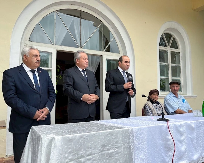 Kamran Bayramov seçiciləri ilə görüşdü — FOTOLAR