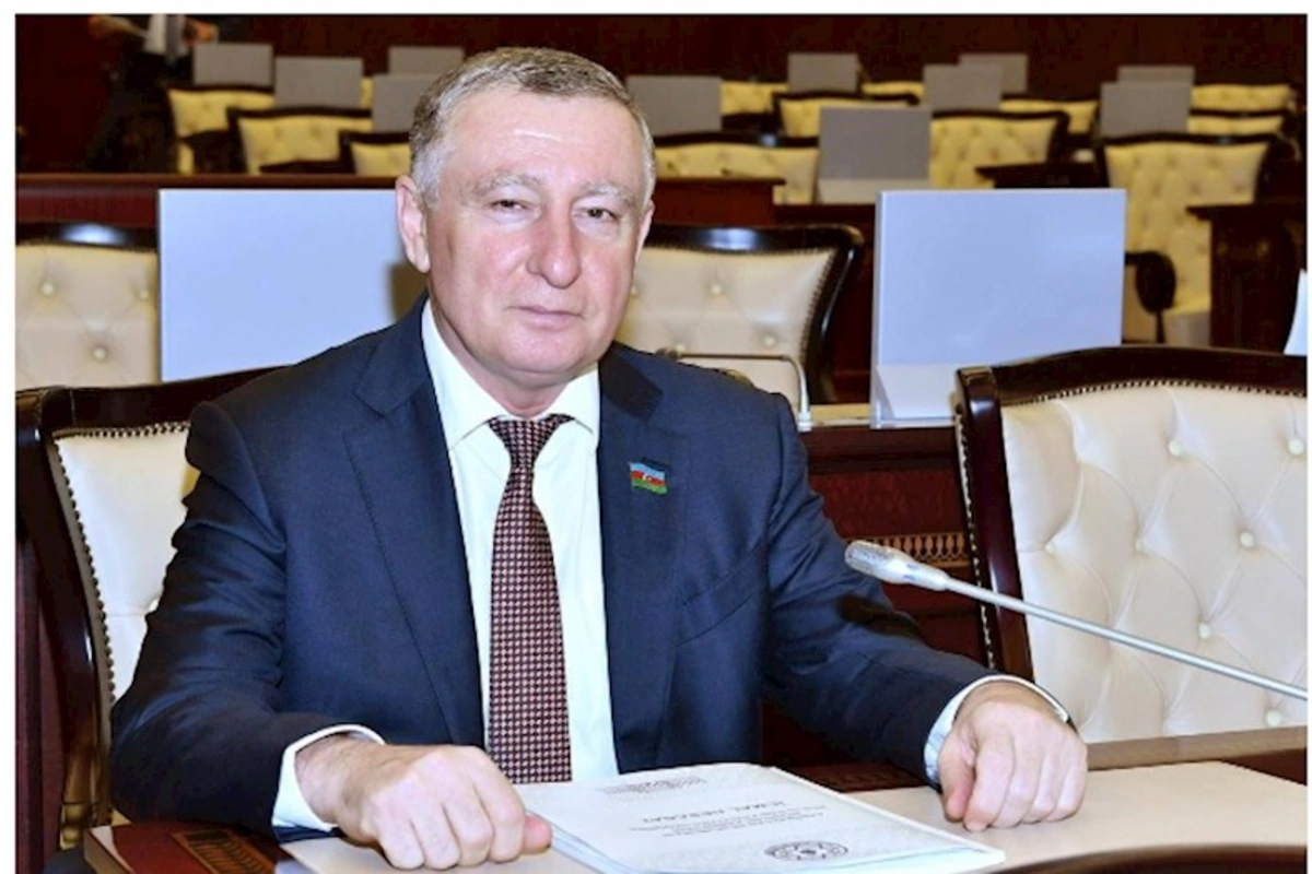 Məşhur Məmmədov deputat seçilmək üçün öz işçisi ilə mübarizə APARIR
