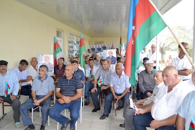 Elçin Mirzəbəyli Qarabağlı və Rəhimli kəndlərində seçicilərlə görüşüb — FOTOLAR