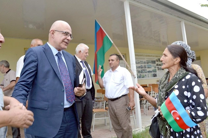 Elçin Mirzəbəyli Qarabağlı və Rəhimli kəndlərində seçicilərlə görüşüb — FOTOLAR