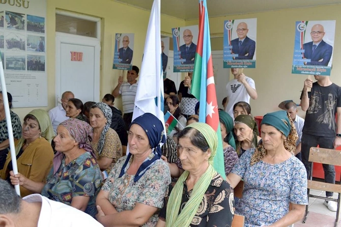 Elçin Mirzəbəyli Qarabağlı və Rəhimli kəndlərində seçicilərlə görüşüb — FOTOLAR