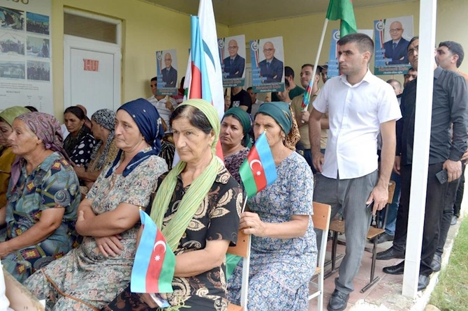 Elçin Mirzəbəyli Qarabağlı və Rəhimli kəndlərində seçicilərlə görüşüb — FOTOLAR