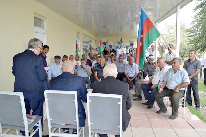 Elçin Mirzəbəyli Qarabağlı və Rəhimli kəndlərində seçicilərlə görüşüb — FOTOLAR