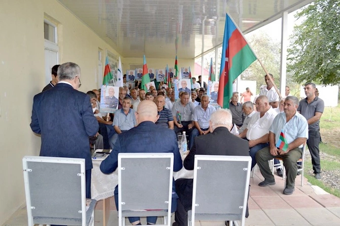 Elçin Mirzəbəyli Qarabağlı və Rəhimli kəndlərində seçicilərlə görüşüb — FOTOLAR