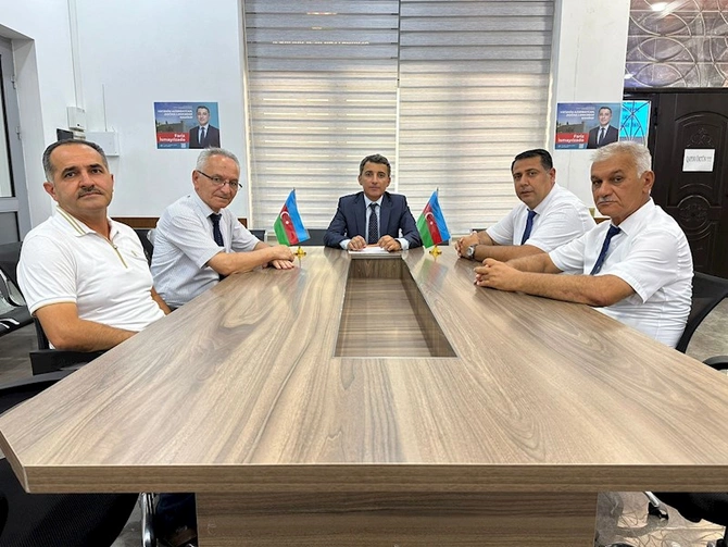 Fariz İsmayılzadə Lənkəran şəhərində seçicilər ilə görüşlər keçirdi — FOTOLAR Fariz İsmayılzadə Lənkəran şəhərində seçicilər ilə görüşlər keçirdi — FOTOLAR