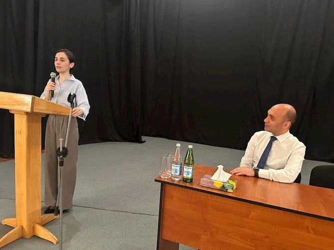 Qaya Məmmədov seçiciləri ilə görüşdü — FOTOLAR Qaya Məmmədov seçiciləri ilə görüşdü — FOTOLAR