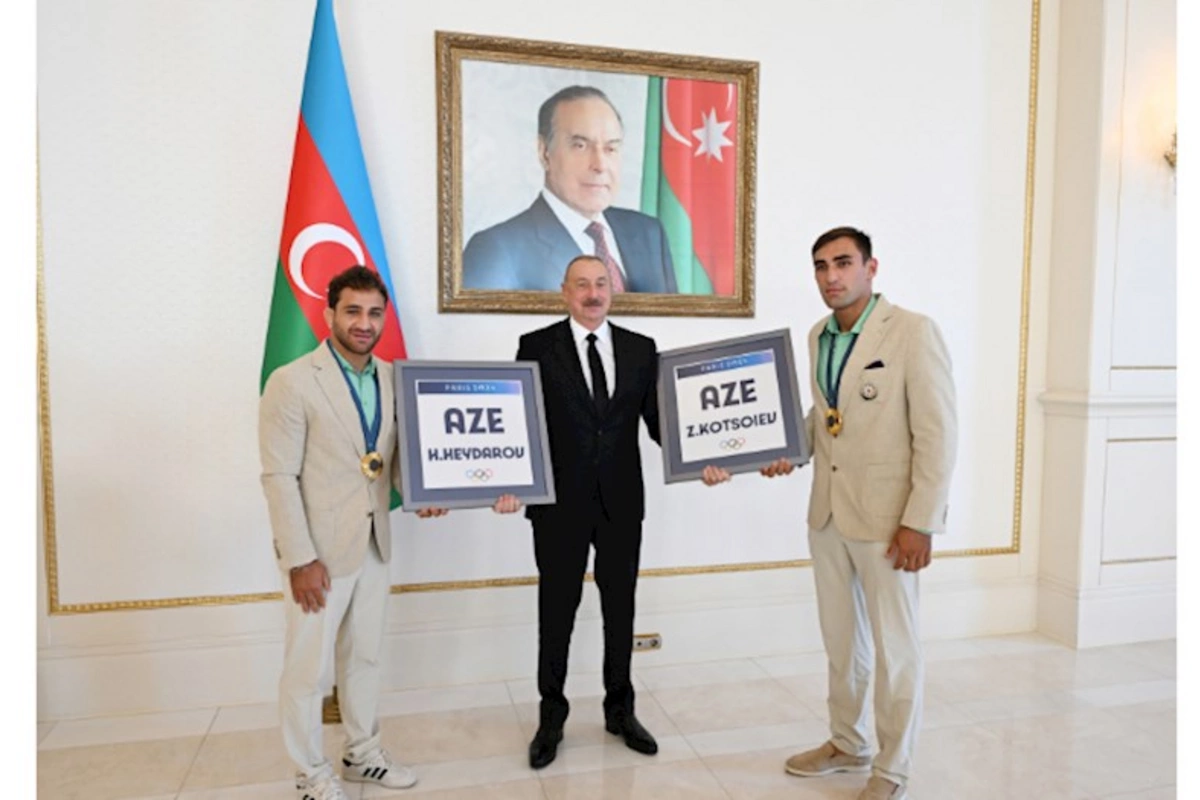 Hidayətlə Zelimdən Prezidentə hədiyyə — FOTOLAR