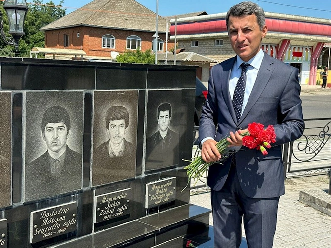 Fariz İsmayılzadə Lənkəran şəhərində seçicilər ilə görüşlər keçirdi — FOTOLAR Fariz İsmayılzadə Lənkəran şəhərində seçicilər ilə görüşlər keçirdi — FOTOLAR
