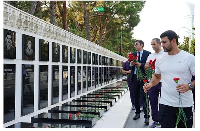 Olimpiya çempionları Heydər Əliyevin məzarını ziyarət etdilər — FOTOLAR