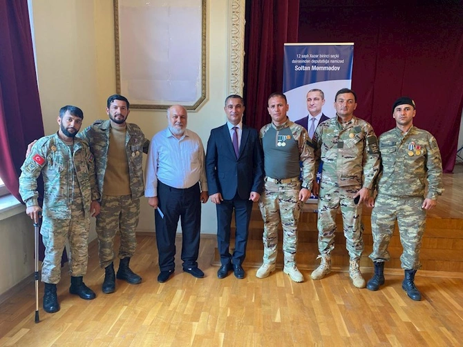 12 saylı Xəzər birinci seçki dairəsindən namizəd Soltan Məmmədov seçkilərinə dair hesabat yaydı — FOTOLAR 12 saylı Xəzər birinci seçki dairəsindən namizəd Soltan Məmmədov seçkilərinə dair hesabat yaydı — FOTOLAR