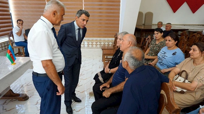 Fariz İsmayılzadə Lənkəran şəhərində seçicilər ilə görüşlər keçirdi — FOTOLAR Fariz İsmayılzadə Lənkəran şəhərində seçicilər ilə görüşlər keçirdi — FOTOLAR
