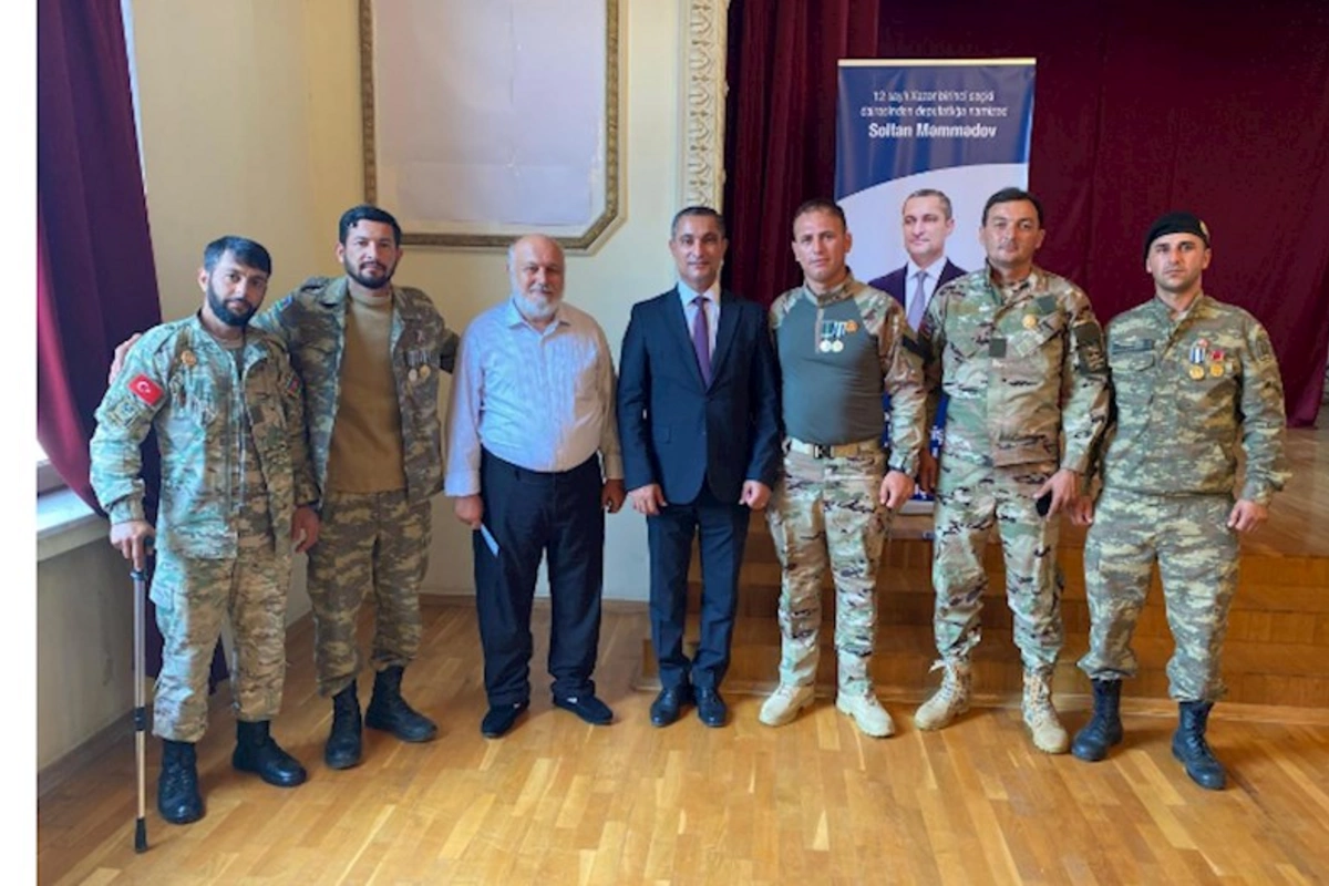 12 saylı Xəzər birinci seçki dairəsindən namizəd Soltan Məmmədov seçkilərinə dair hesabat yaydı — FOTOLAR
