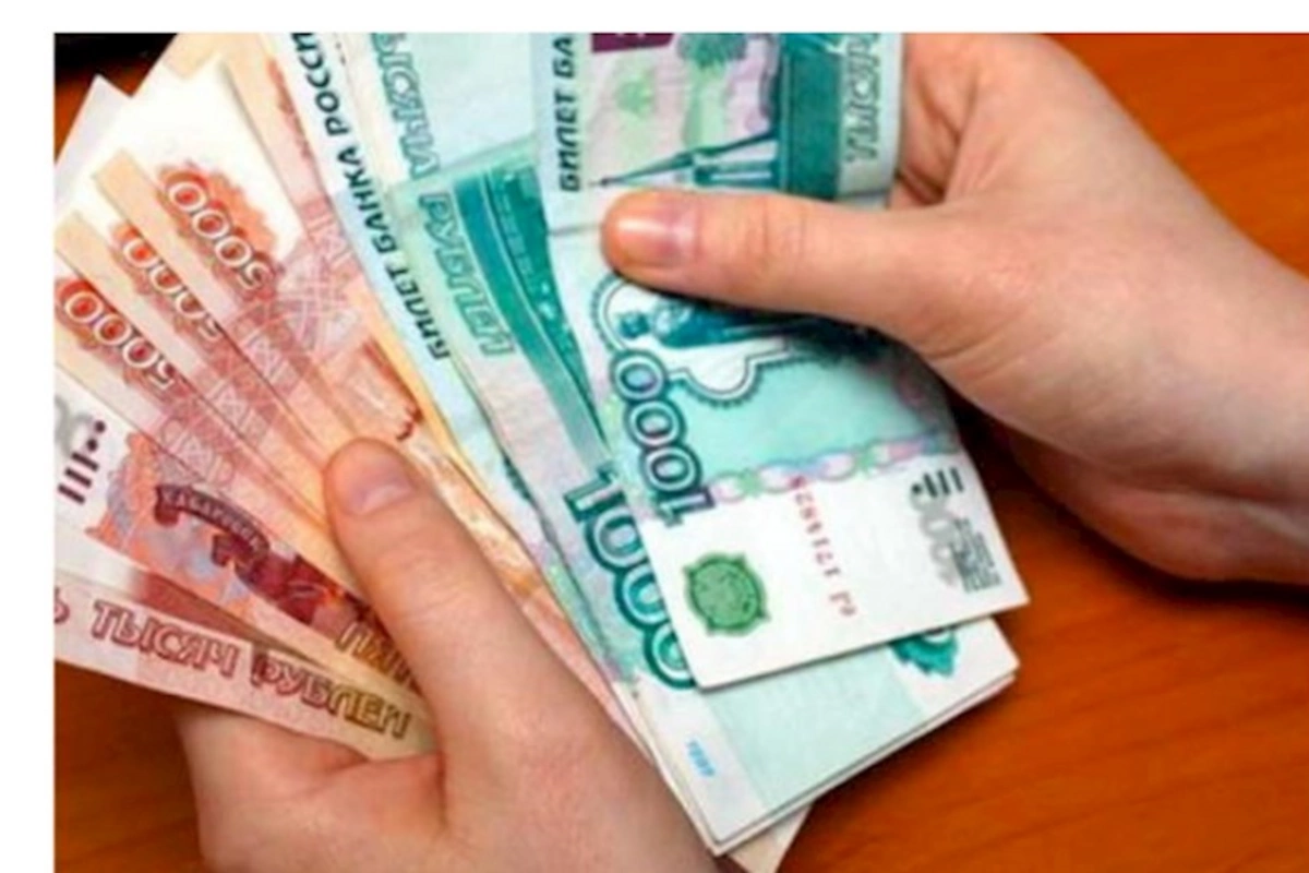 Rubl bahalaşaraq görün neçəyə oldu