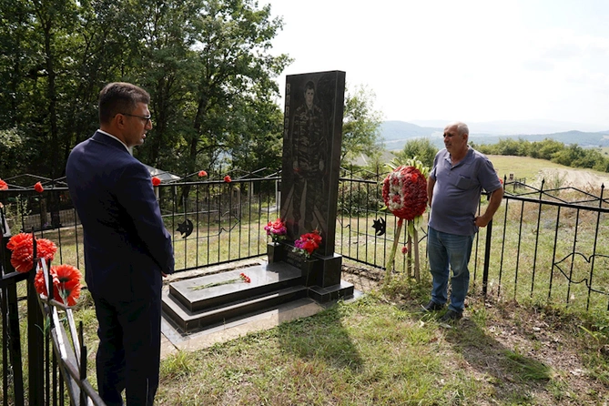 Şahin Seyidzadə Bizlan və zərgəranlı seçicilərlə görüşdü — FOTO Şahin Seyidzadə Bizlan və zərgəranlı seçicilərlə görüşdü — FOTO