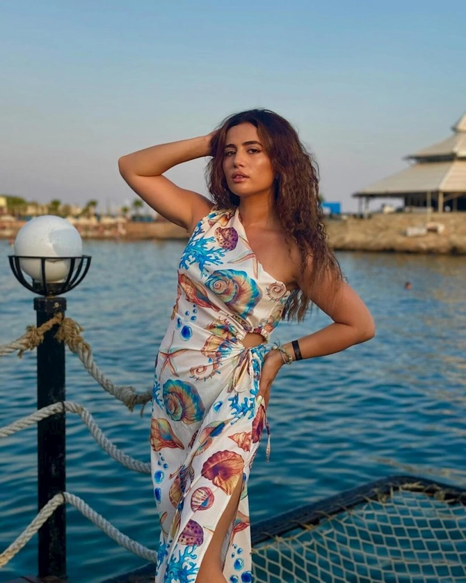 Komedixananın aktrisasının Aralıq dənizi sahillərindəki istirahəti — FOTOLAR Komedixananın aktrisasının Aralıq dənizi sahillərindəki istirahəti — FOTOLAR