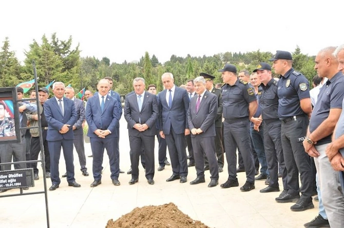 Birinci Qarabağ Müharibəsi şəhidləri Abşeron rayonu Mehdiabad qəsəbə qəbiristanlığında dəfn ediliblər — FOTOLAR Birinci Qarabağ Müharibəsi şəhidləri Abşeron rayonu Mehdiabad qəsəbə qəbiristanlığında dəfn ediliblər — FOTOLAR