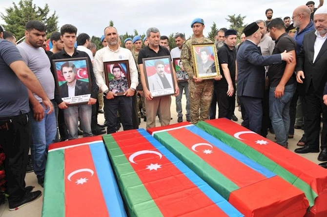 Birinci Qarabağ Müharibəsi şəhidləri Abşeron rayonu Mehdiabad qəsəbə qəbiristanlığında dəfn ediliblər — FOTOLAR Birinci Qarabağ Müharibəsi şəhidləri Abşeron rayonu Mehdiabad qəsəbə qəbiristanlığında dəfn ediliblər — FOTOLAR