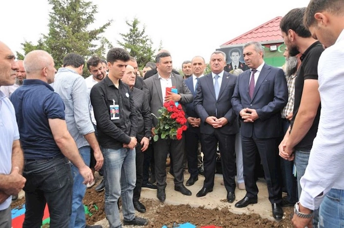 Birinci Qarabağ Müharibəsi şəhidləri Abşeron rayonu Mehdiabad qəsəbə qəbiristanlığında dəfn ediliblər — FOTOLAR Birinci Qarabağ Müharibəsi şəhidləri Abşeron rayonu Mehdiabad qəsəbə qəbiristanlığında dəfn ediliblər — FOTOLAR