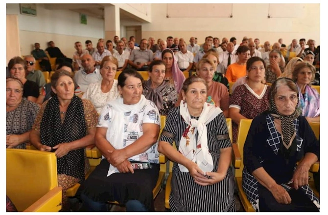 Günay Ağamalı Aşağı Surra kəndində seçicilərlə görüşdü — VİDEO/FOTO Günay Ağamalı Aşağı Surra kəndində seçicilərlə görüşdü — VİDEO/FOTO