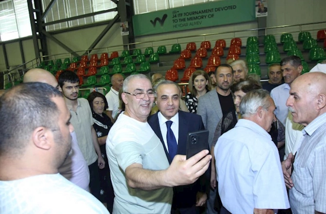 Azay Quliyevin görüşləri davam edir — “Seçicilər görülən işə qiymət verir” (FOTOLAR) Azay Quliyevin görüşləri davam edir — “Seçicilər görülən işə qiymət verir” (FOTOLAR)