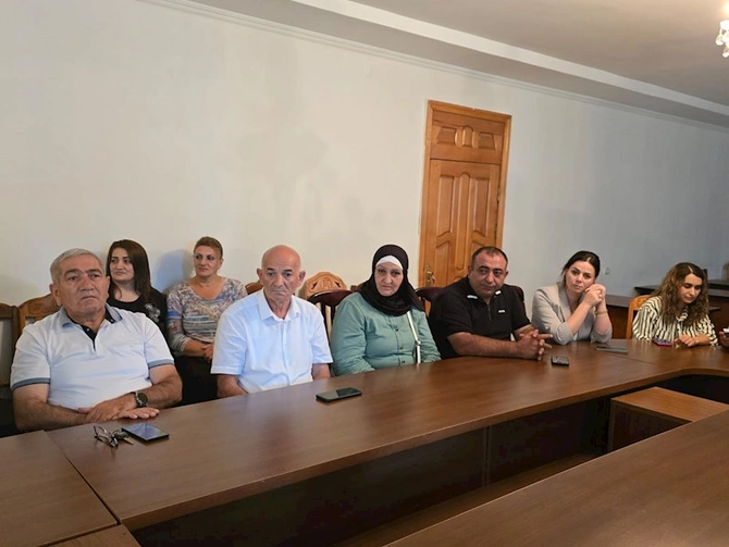 QAİ-nin Gorus rayon təşkilatının Mingəçevirdə Şahverdilər icması ilə birgə növbəti iclası baş tutdu — FOTOLAR QAİ-nin Gorus rayon təşkilatının Mingəçevirdə Şahverdilər icması ilə birgə növbəti iclası baş tutdu — FOTOLAR