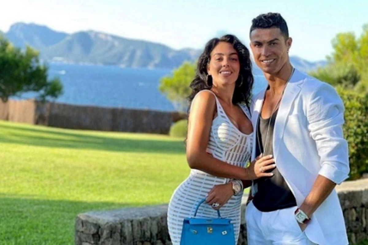 Ronaldunun sevgilisi ilə ayrılacağı təqdirdə ödəyəcəyi təzminat məbləği